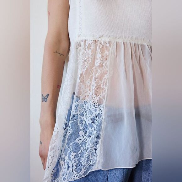 NWT Kimchi Blue white Dream Within A Dream lace cotton Top size M - Picture 2 of 6